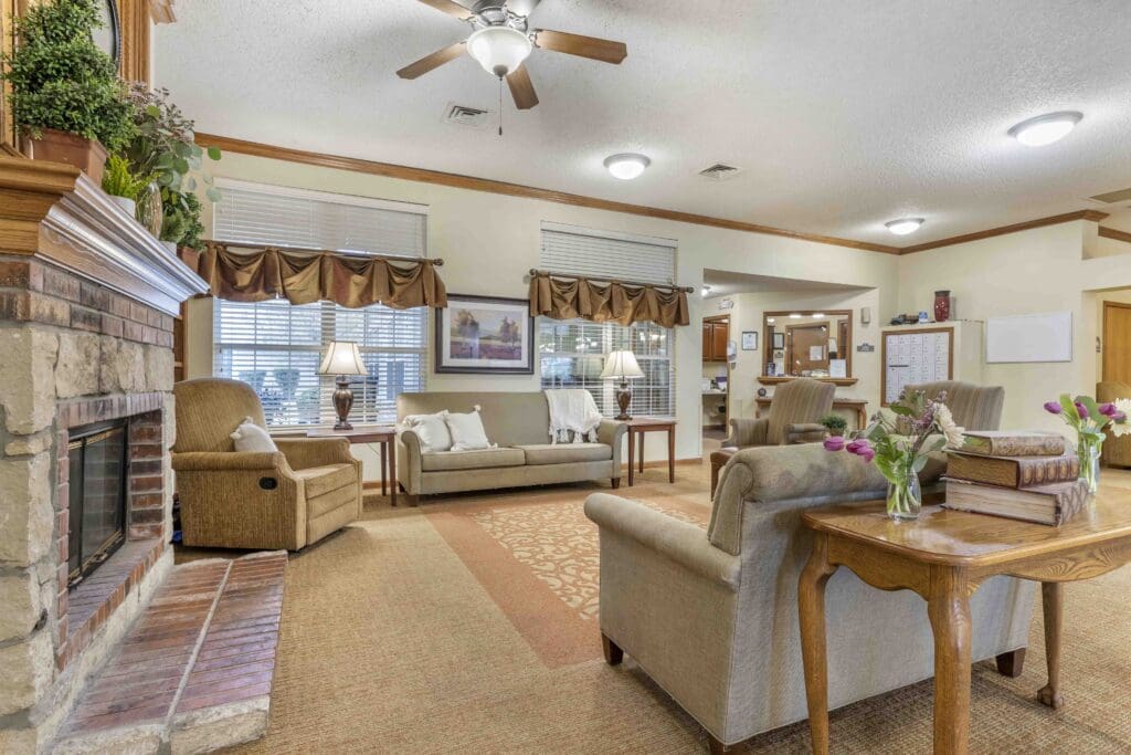 Interior image of Inspirations of Bartlesville common area living room.